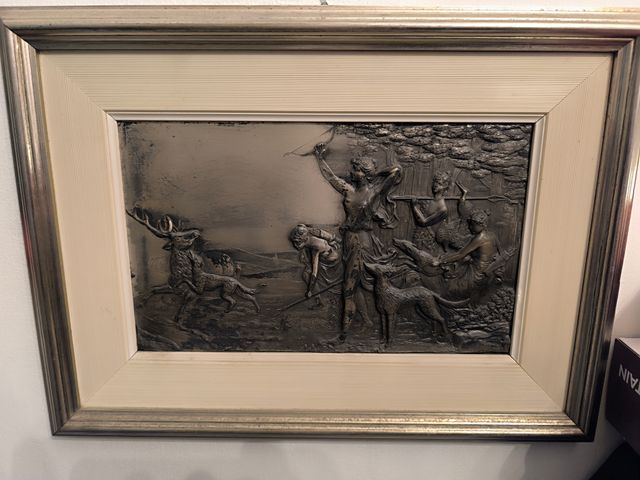 Targa da parete in bassorilievo in bronzo di Diana