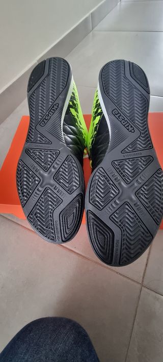 Chuteiras Kipsta futsala