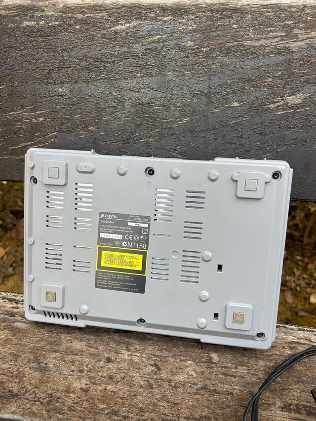 Se vende Play Station original con maletin