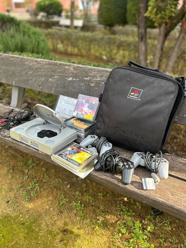 Se vende Play Station original con maletin