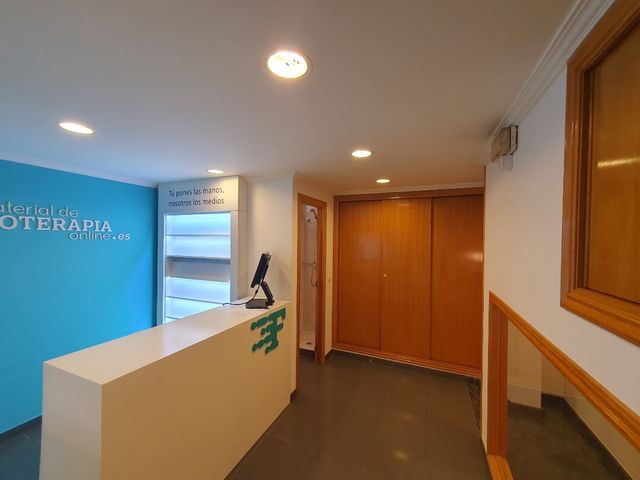 Mostrador comercio en color blanco