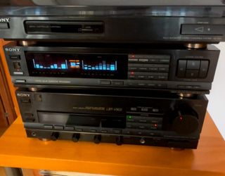 TOCADISCOS CON DISCOS Y  MUEBLE
