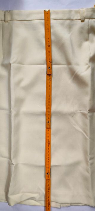 Traje amarillo falda