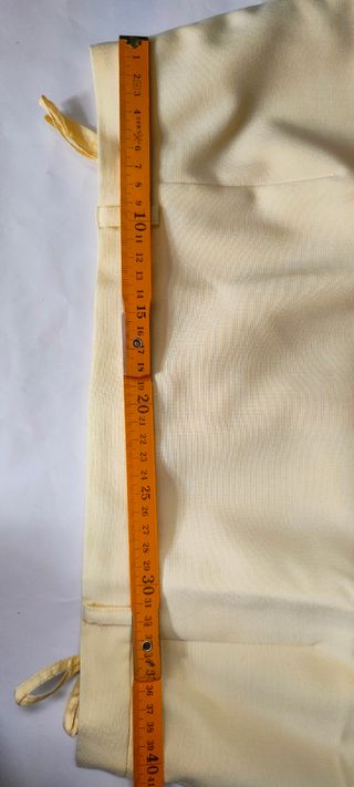 Traje amarillo falda