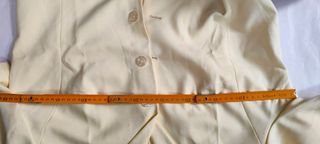 Traje amarillo falda