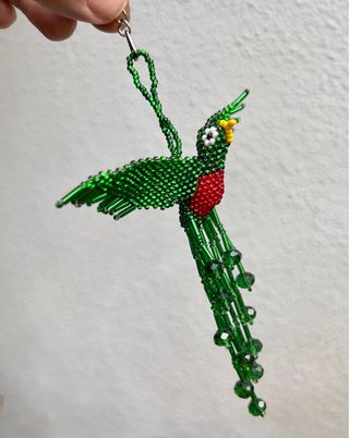 Colgante Quetzal de cuentas