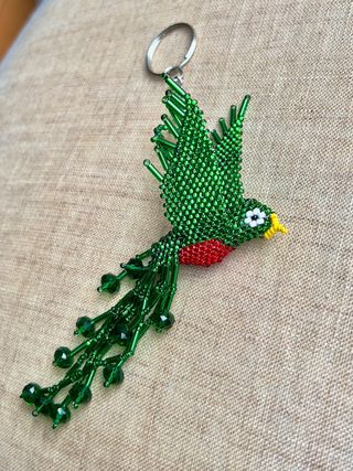 Colgante Quetzal de cuentas