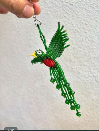 Colgante Quetzal de cuentas