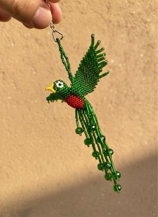 Colgante Quetzal de cuentas