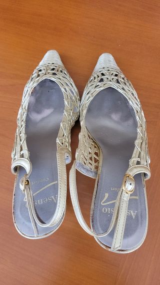 Sandalias caladas piel doradas