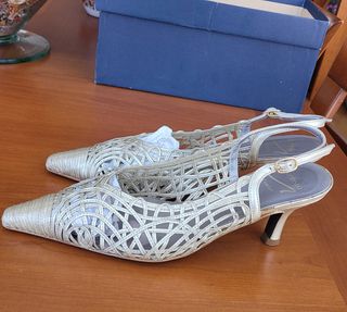 Sandalias caladas piel doradas