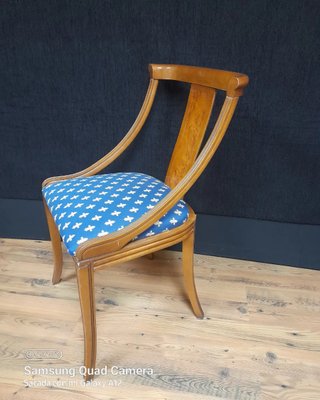 Silla de madera tapizada