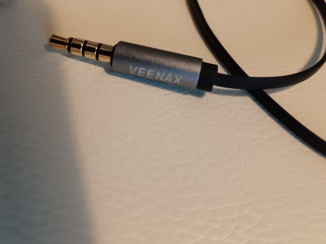 Auricolari Veenax con filo piatto.