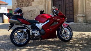 Honda Vfr 800 con ABS.