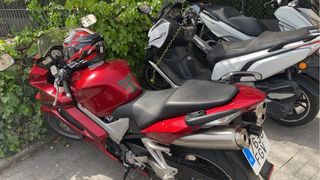 Honda Vfr 800 con ABS.