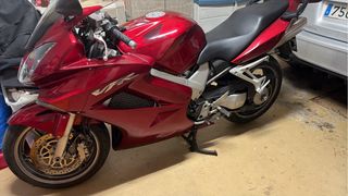 Honda Vfr 800 con ABS.
