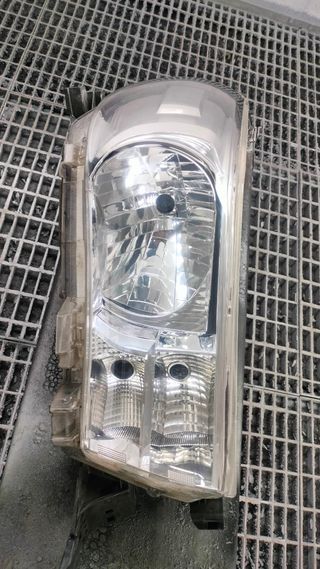 Faro delantero Toyota Hilux 2017
