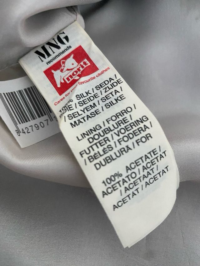 Vestido de seda Mango Suit.