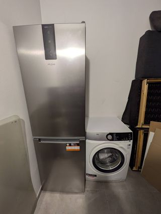 Lavadora AEG L7FEE841 - Carga Frontal 8kg Inverter