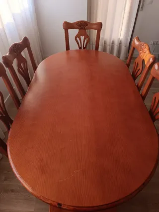 Conjunto mesa y 6 sillas.
