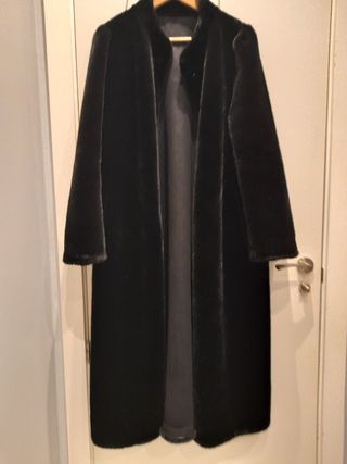 Abrigo y gorro ecopiel vison