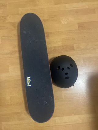 Skate con casco