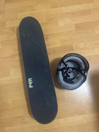 Skate con casco
