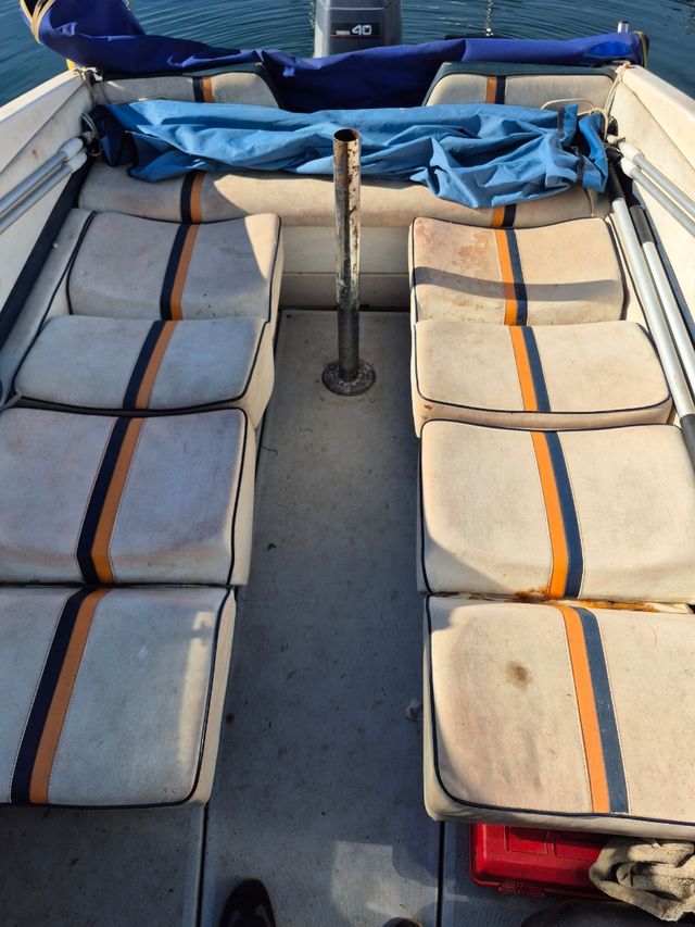 Vendo barco y atraque en barrio pesquero