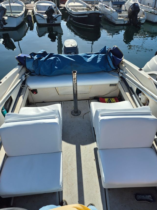 Vendo barco y atraque en barrio pesquero