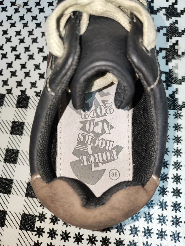 Zapatillas talla 35 nuevas con etiquetas