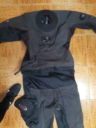 Traje seco de buceo rofos cave