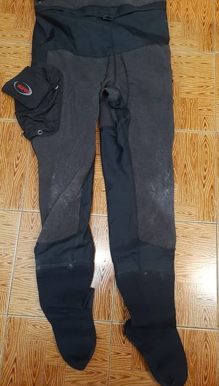 Traje seco de buceo rofos cave
