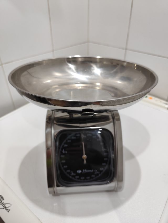 Balanza de cocina sin usar 