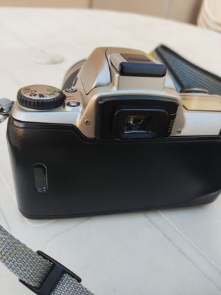 Cámara Nikon F65-F65D