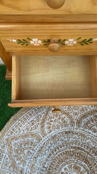 Mesa de noche auxiliar provenzal