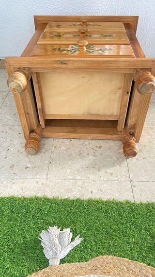 Mesa de noche auxiliar provenzal