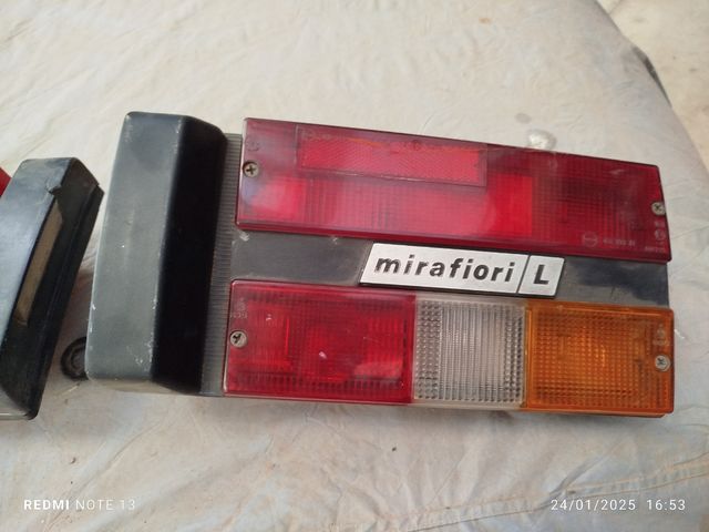 Pilotos traseros de Seat 131