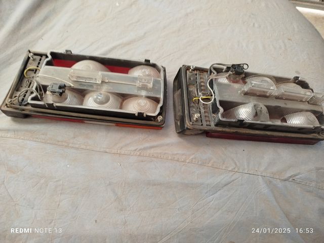 Pilotos traseros de Seat 131