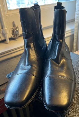 Botines negros de hombre chelsea Zara Collection.