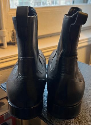 Botines negros de hombre chelsea Zara Collection.