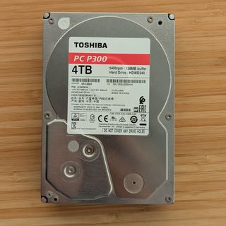 Disco duro Toshiba 3.5" 4 TB con caja Ugreen
