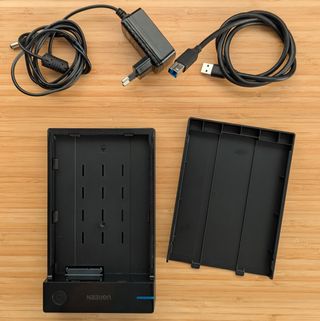 Disco duro Toshiba 3.5" 4 TB con caja Ugreen