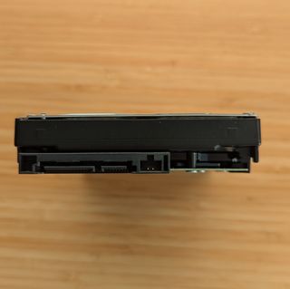 Disco duro Toshiba 3.5" 4 TB con caja Ugreen