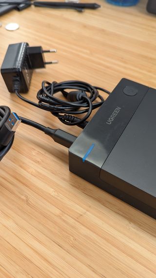 Disco duro Toshiba 3.5" 4 TB con caja Ugreen