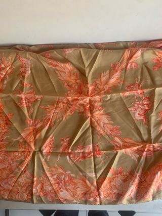 Victorio y Lucchino pañuelo de seda.