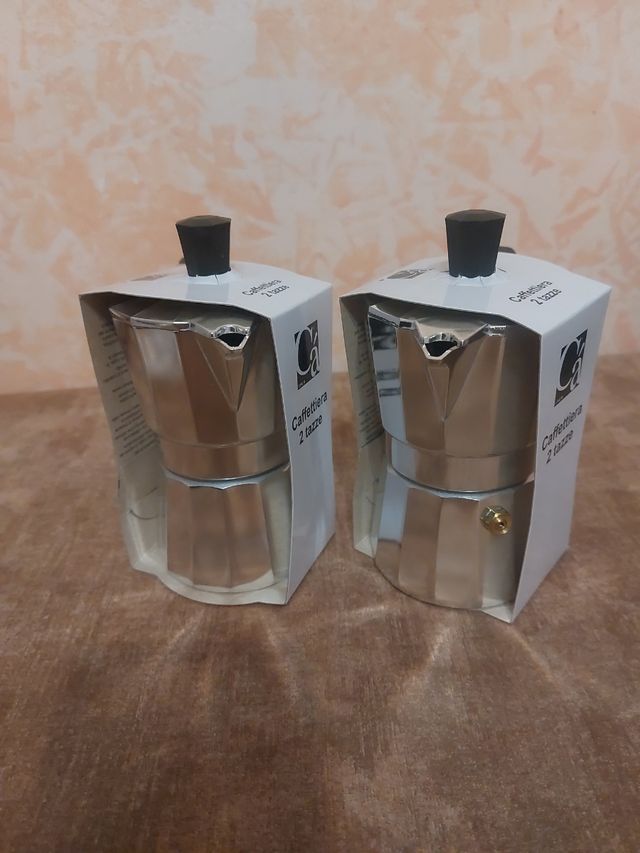 2 caffettiere, 2 tazze, Pezzetti 