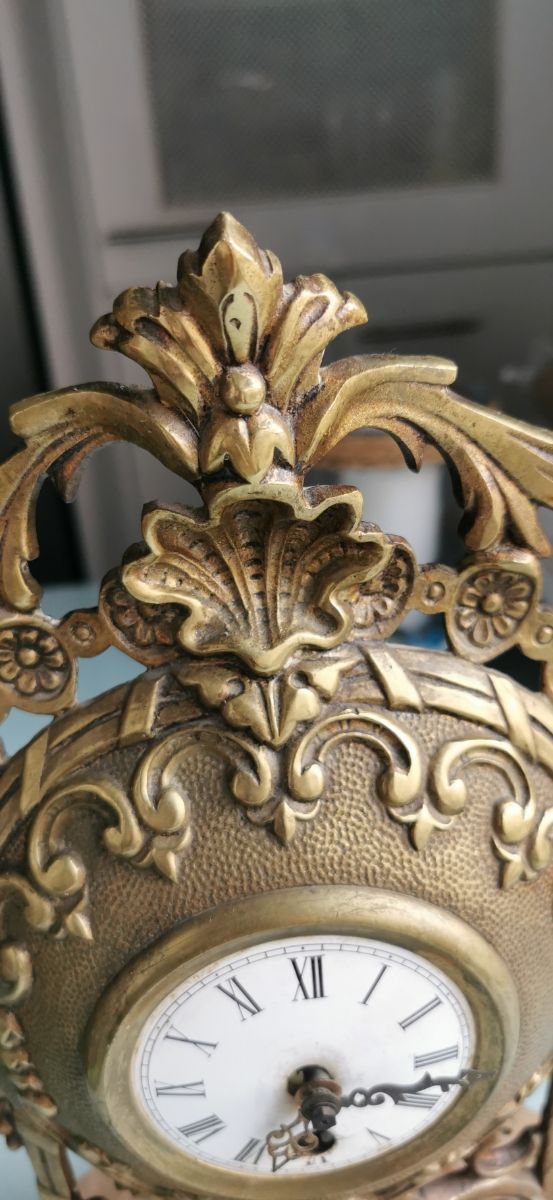 Reloj cuerda antiguo. 