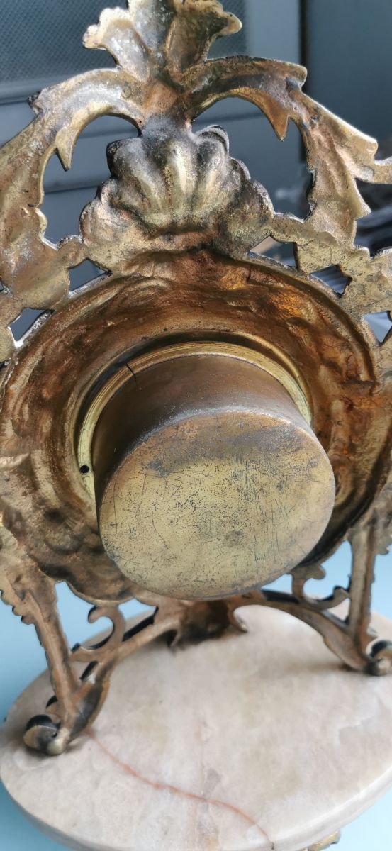 Reloj cuerda antiguo. 