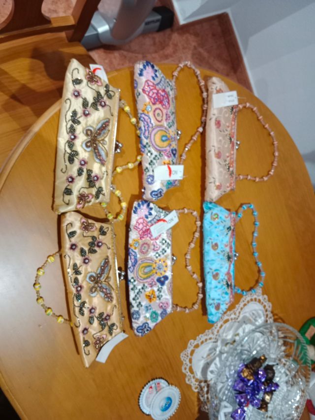 6 Bolsos de mano, el lote entero por 5€
