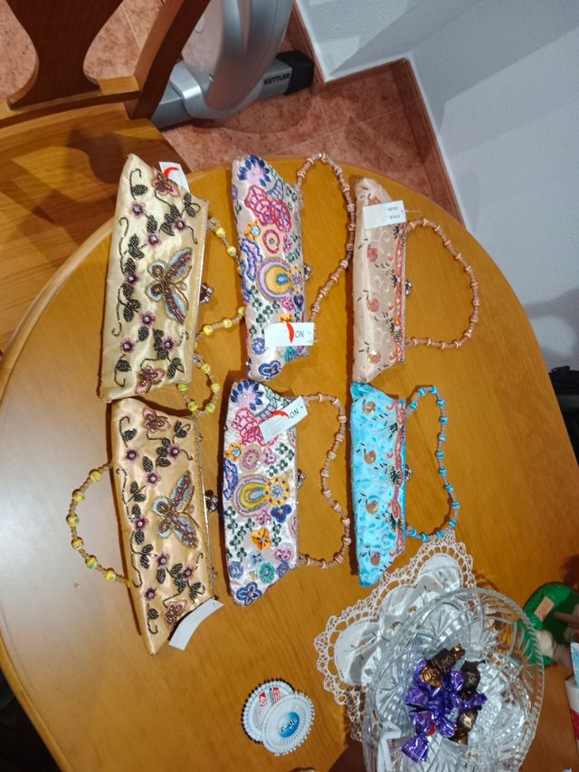 6 Bolsos de mano, el lote entero por 5€
